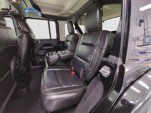 Used 2018 Jeep Wrangler Unlimited Sahara AWD/4WD image 19