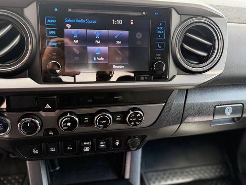 Used 2018 Toyota Tacoma TRD Off-Road w/ Technology Package AWD/4WD image 18