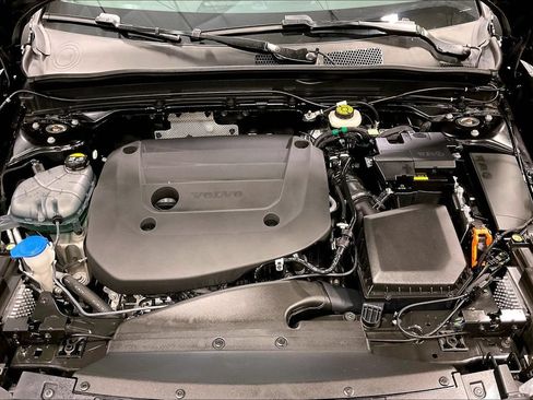 Certified 2026 Volvo XC40 B5 Plus w/ Protection Package Premier AWD/4WD image 30