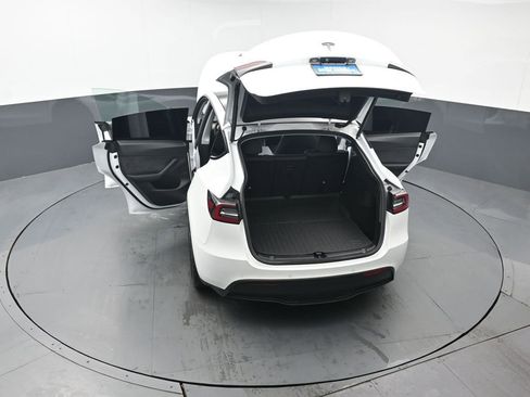 Used 2021 Tesla Model Y Long Range image 47