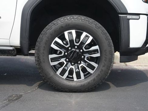 Used 2025 GMC Sierra 2500 Denali Ultimate AWD/4WD image 4