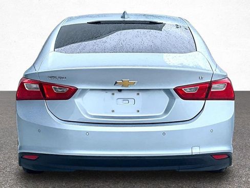 Used 2017 Chevrolet Malibu LT w/ Leather Package FWD image 6