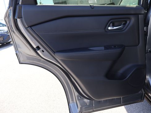 Used 2025 Nissan Rogue SL w/ Tech Package AWD/4WD image 19