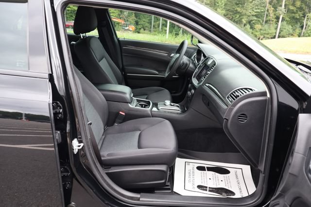 Used 2022 Chrysler 300 Touring w/ Sport Appearance Package RWD image 25