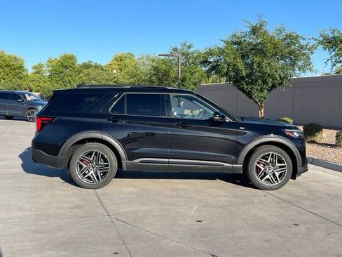 Used 2025 Ford Explorer ST-Line w/ ST-Line Street Pack AWD/4WD image 3