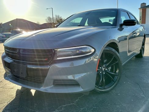 Used 2017 Dodge Charger SE w/ Power Sunroof Group image 3