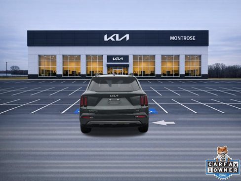 Used 2023 Kia Sorento S w/ Panoramic Sunroof Package AWD/4WD image 7