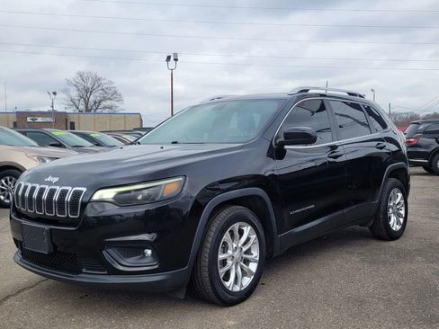 Used 2019 Jeep Cherokee Latitude w/ Popular Appearance Group image 3