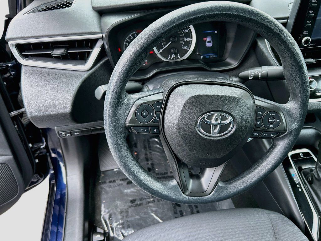 Used 2022 Toyota Corolla LE FWD image 11