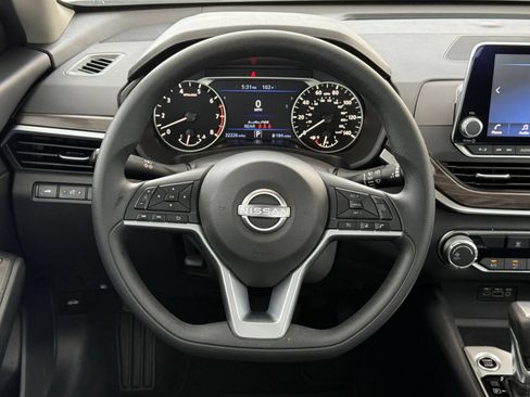 Used 2025 Nissan Altima 2.5 SV FWD image 28