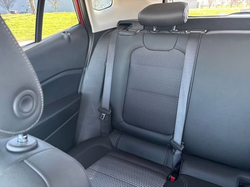 Used 2025 Chevrolet Trax LT w/ LT Convenience Package image 38