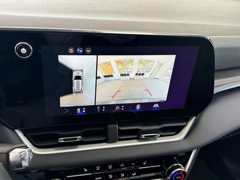 Used 2025 Chevrolet Equinox LT w/ Safety and Technology Package FWD image 21