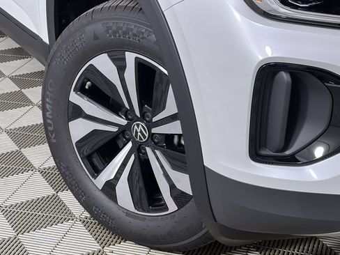 New 2026 Volkswagen Atlas Cross Sport SE FWD image 10