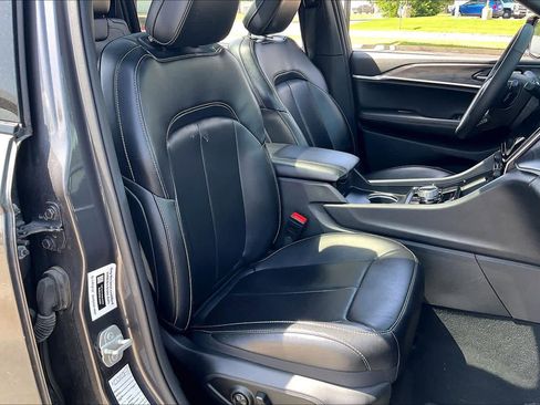 Used 2024 Jeep Grand Cherokee L Limited w/ Luxury Tech Group II AWD/4WD image 9