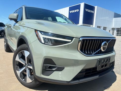 Used 2023 Volvo XC40 B5 Plus w/ Protection Package Premier AWD/4WD image 3