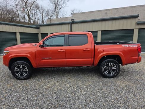 Certified 2017 Toyota Tacoma TRD Sport image 2