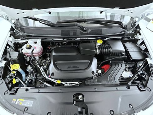 Certified 2026 Chrysler Pacifica Limited FWD image 24