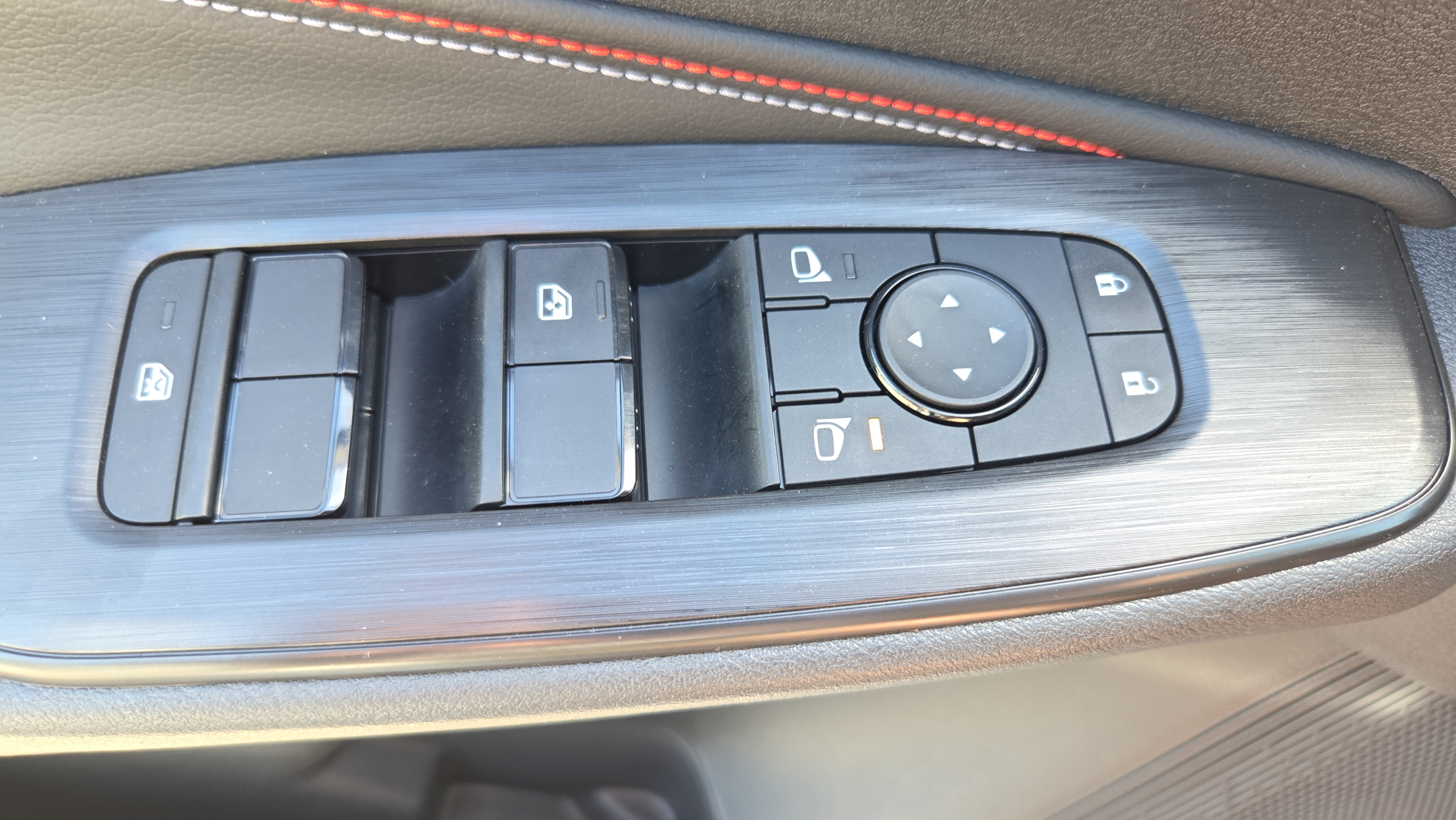 Used 2026 Nissan Sentra SR w/ Floor Mat Package FWD image 28