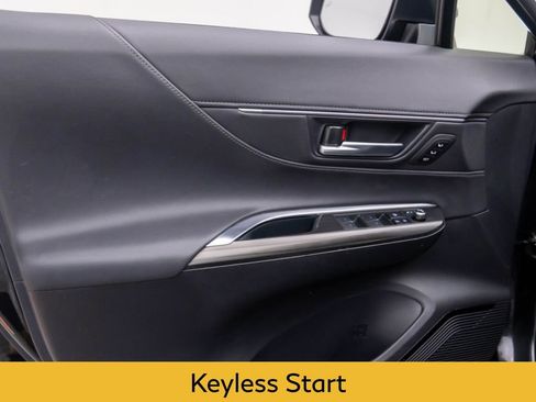 Used 2021 Toyota Venza XLE image 12