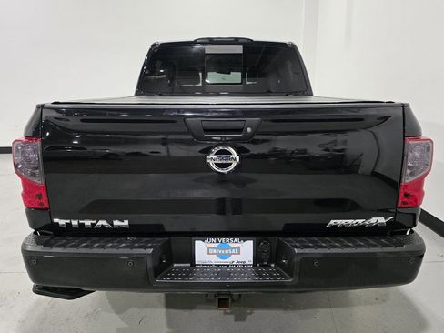 Used 2019 Nissan Titan S image 27