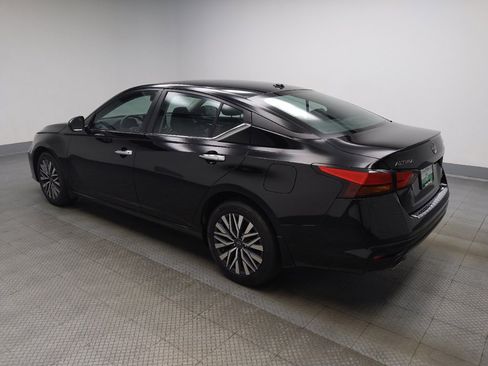 Used 2023 Nissan Altima 2.5 SV w/ SV Premium Package AWD/4WD image 3