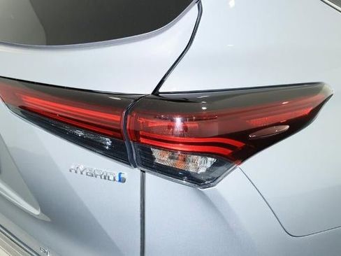 Used 2024 Toyota Highlander Platinum image 11