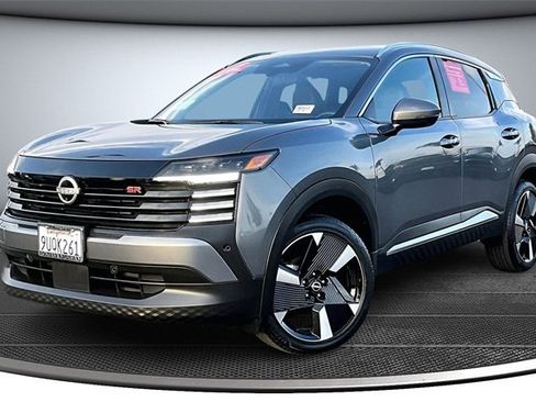 Certified 2025 Nissan Kicks SR image 3