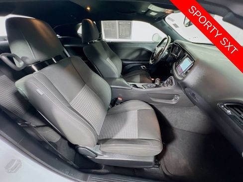 Used 2019 Dodge Challenger SXT RWD image 27