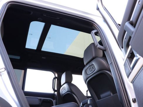 Used 2022 Land Rover Defender 110 SE AWD/4WD image 35