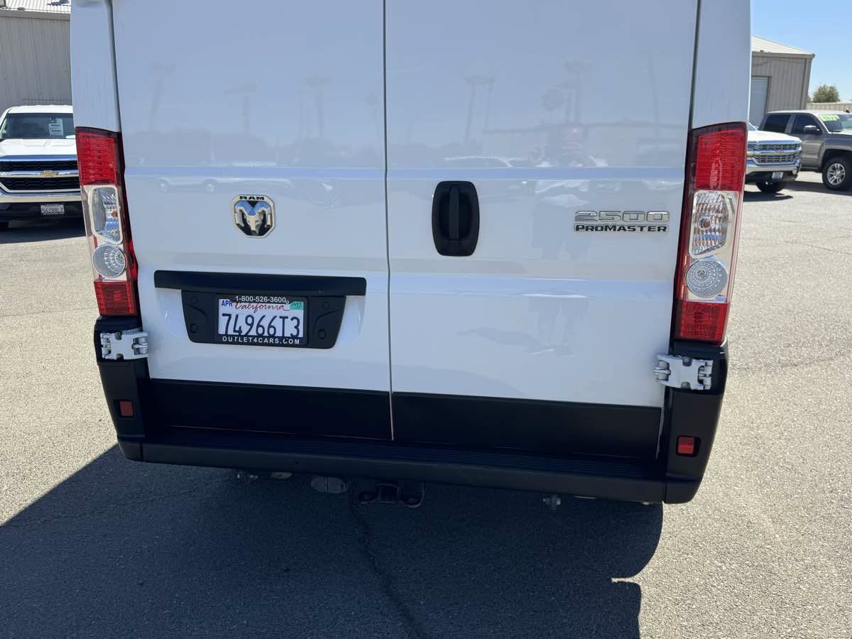 Used 2023 RAM ProMaster 2500 w/ Driver Convenience Group FWD image 9