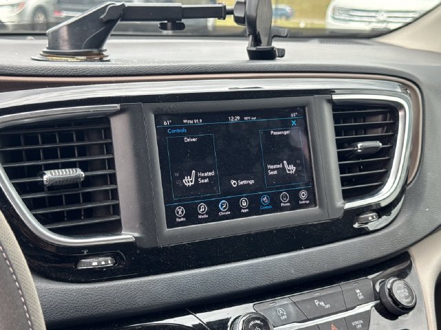 Used 2018 Chrysler Pacifica Touring-L FWD image 28
