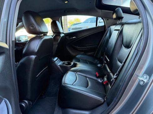 Used 2017 Chevrolet Volt LT w/ Comfort Package FWD image 43