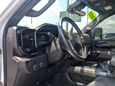 Used 2025 Chevrolet Silverado 2500 ZR2 w/ Technology Package AWD/4WD image 14