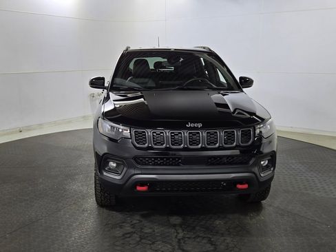 Used 2024 Jeep Compass Trailhawk image 2