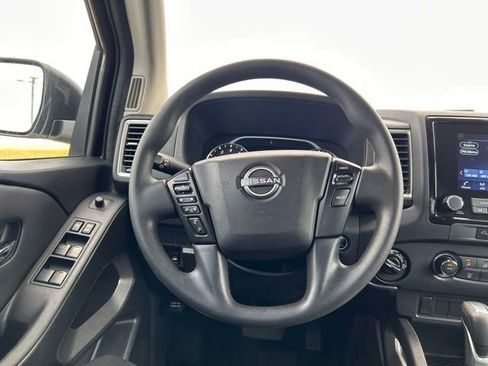 Used 2023 Nissan Frontier SV image 16