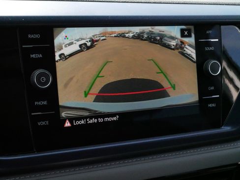 Certified 2023 Volkswagen Taos SE w/ Panoramic Sunroof Package AWD/4WD image 32