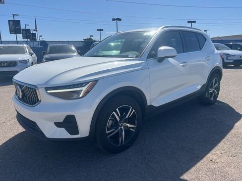 Used 2025 Volvo XC40 B5 Core image 7