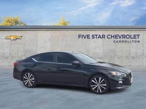 Used 2020 Nissan Altima 2.5 SR FWD image 2