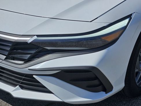 New 2026 Hyundai Elantra Hybrid FWD image 8