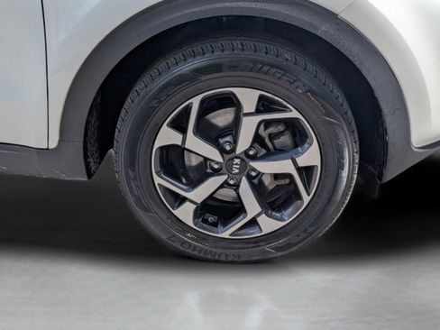 Used 2022 Kia Sportage LX image 9