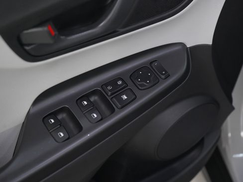 Used 2022 Hyundai Kona SE image 19