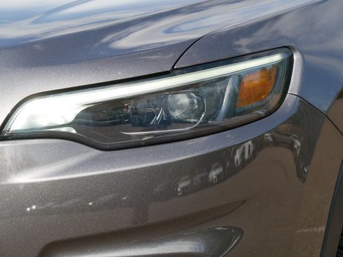 Used 2019 Jeep Cherokee Limited AWD/4WD image 16