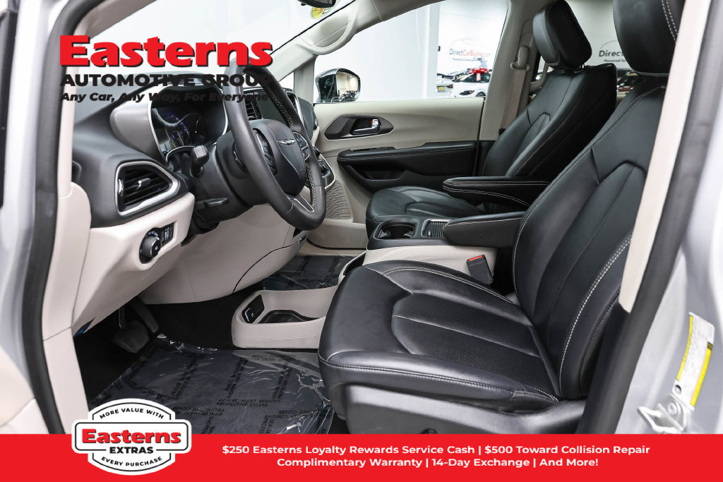 Used 2024 Chrysler Pacifica Touring-L FWD image 15