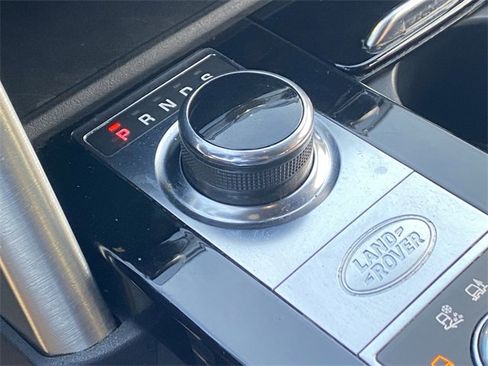 Used 2017 Land Rover Discovery HSE image 15
