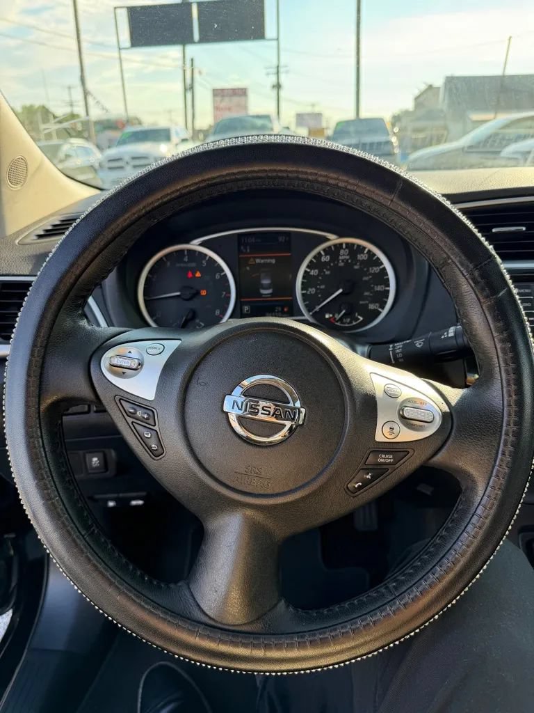 Used 2019 Nissan Sentra SV w/ Special Edition Package FWD image 10