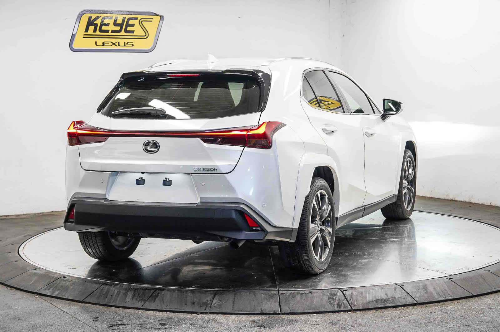 Used 2024 Lexus UX 250h FWD w/ Premium Package image 4