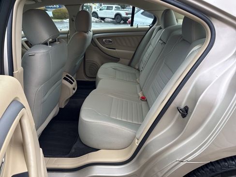 Used 2018 Ford Taurus SE image 30