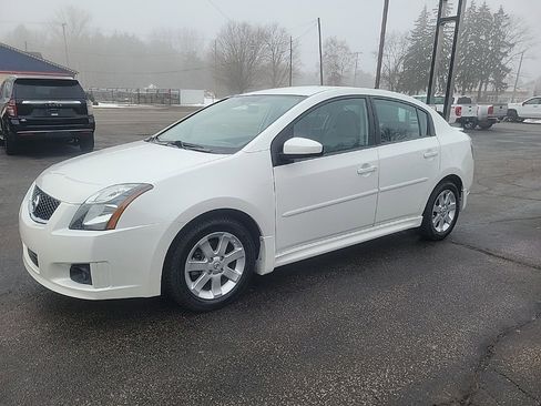 Used 2010 Nissan Sentra 2.0 SR w/ Convenience Pkg image 3