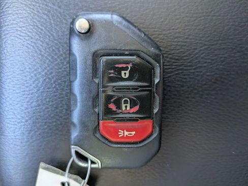 Used 2020 Jeep Wrangler Unlimited Sahara AWD/4WD image 28