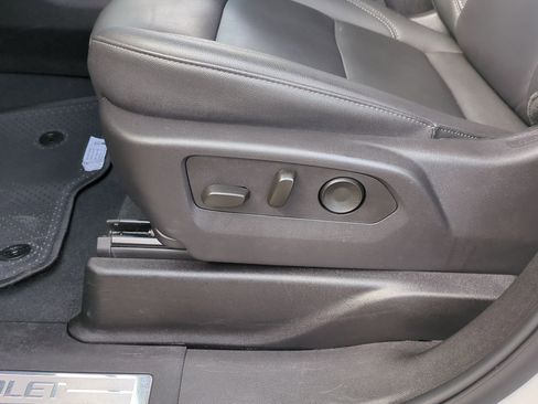 Used 2025 Chevrolet Suburban Z71 AWD/4WD image 34